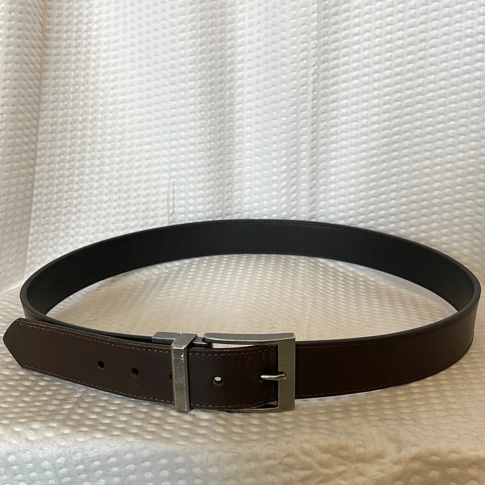 Levi’s reversible black & brown 1 1-2” men’s belt 38”